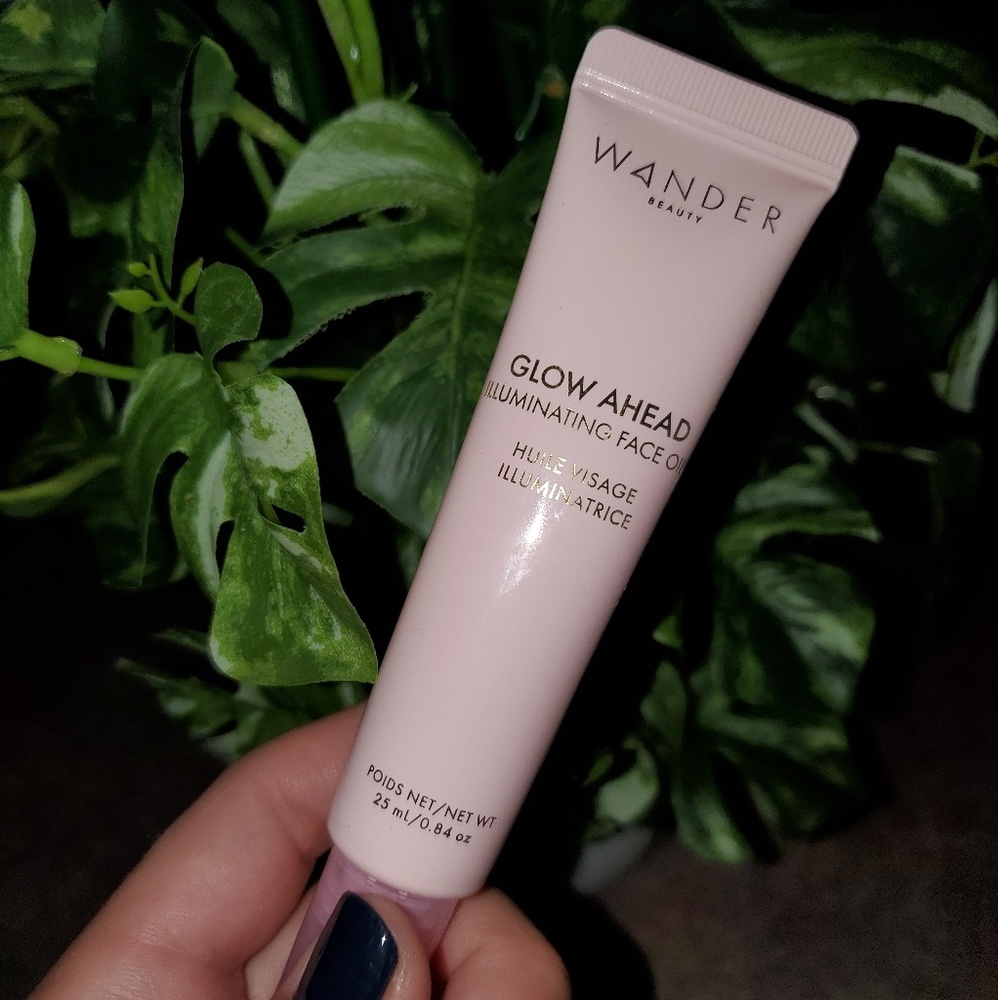 Wander Glow Ahead  Illuminating face oil